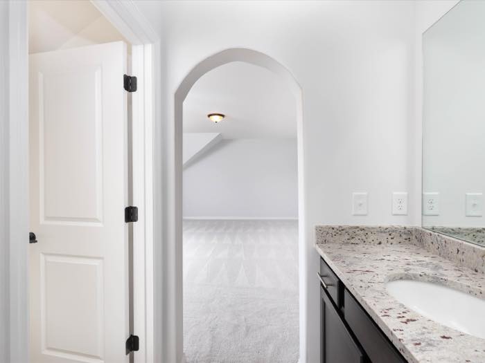 Shared bath between two upstairs bedrooms